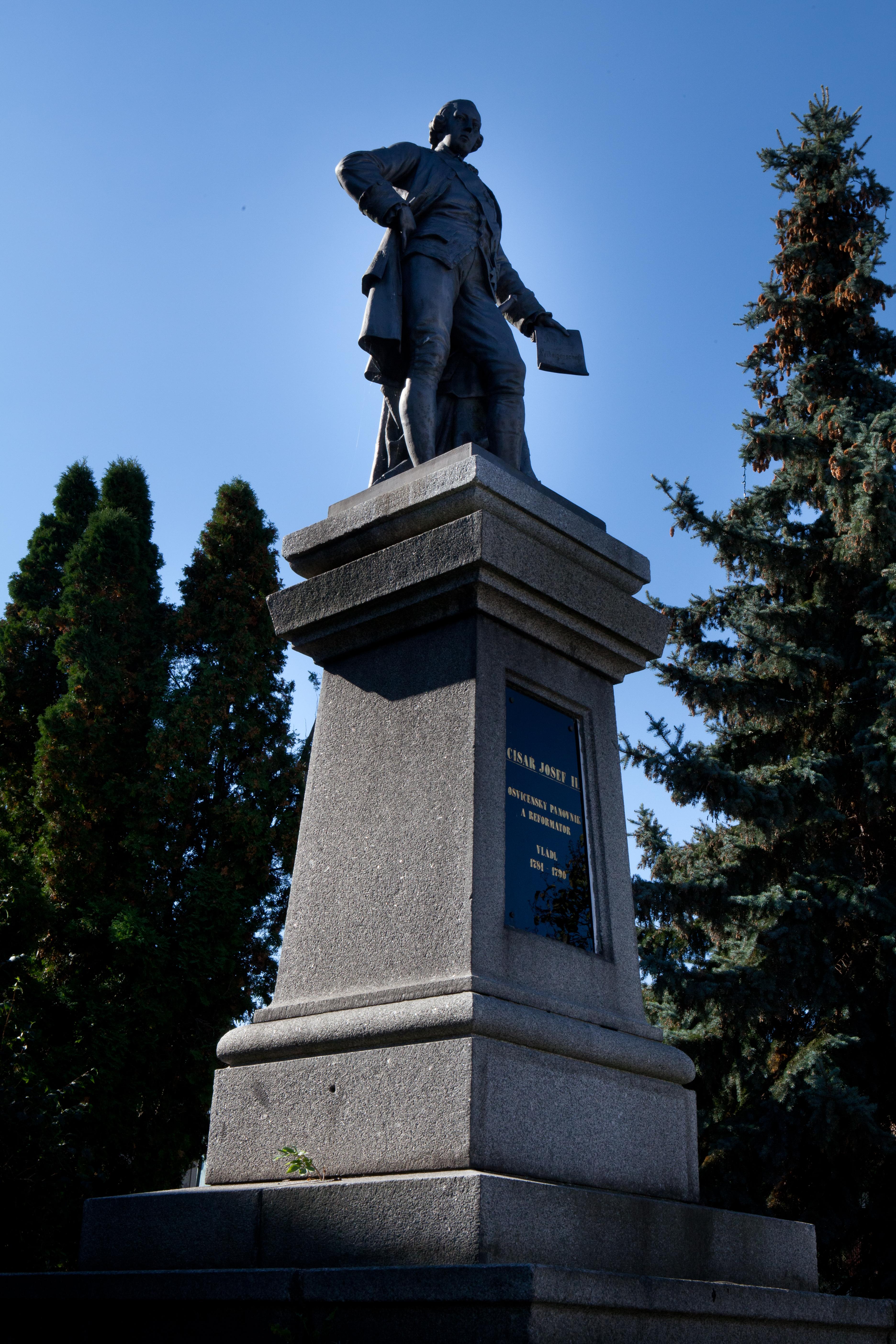 Socha císaře Josefa II